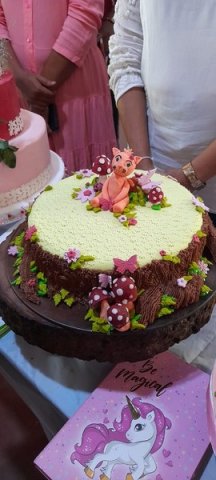 Certificates are awarded to cake production training course winners (2023-10-16)